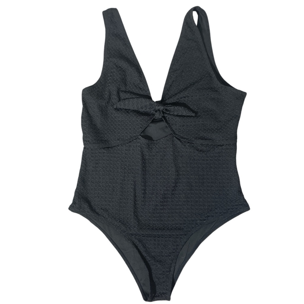 B9- Women’s 1X (fits more of a 12/14) Black One Piece Swimsuit